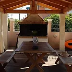 Tria Liodendra Corfu-sun Petrití