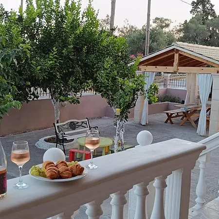 Tria Liodendra Corfu-sun Lägenhet Petrití