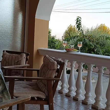 Tria Liodendra Corfu-sun * Petrití