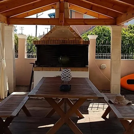 Tria Liodendra Corfu-sun Petrití