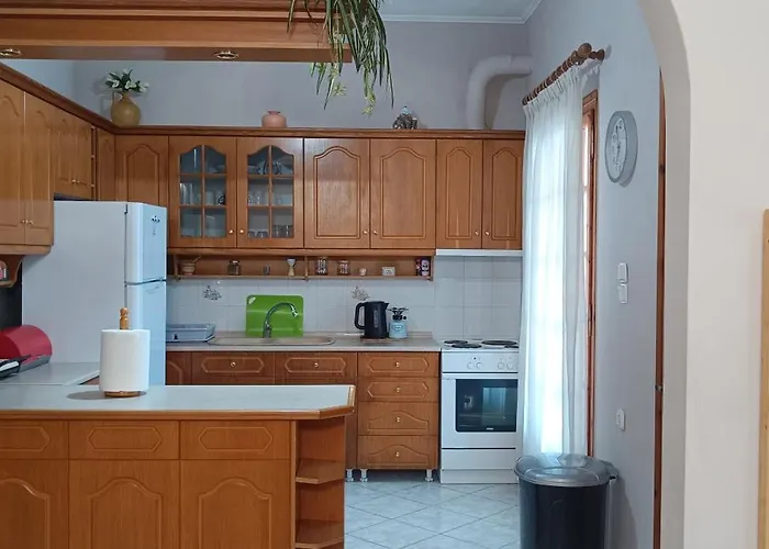 Tria Liodendra Corfu-sun Petrití