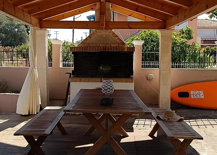 Tria Liodendra Corfu-sun Petrití
