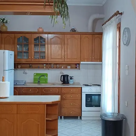 Tria Liodendra Corfu-sun Petrití