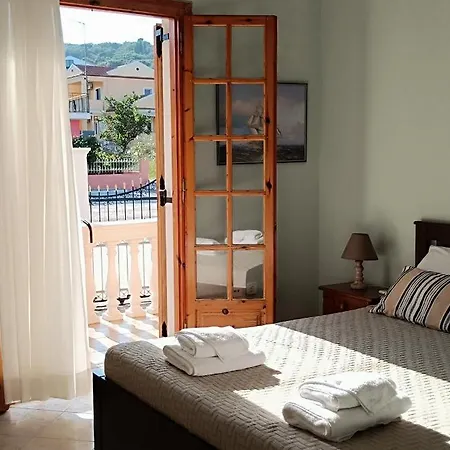 Tria Liodendra Corfu-sun * Petrití