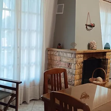 Tria Liodendra Corfu-sun Petrití