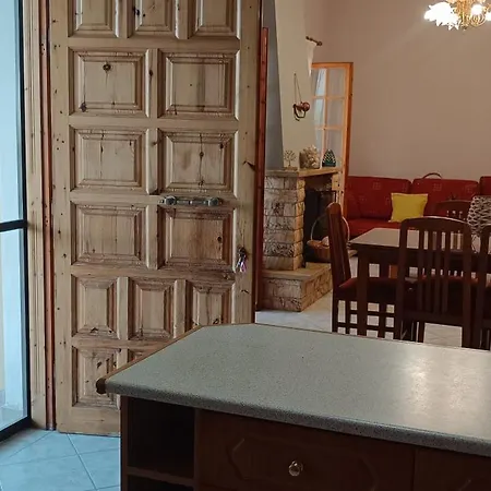 Tria Liodendra Corfu-sun Apartman Petrití