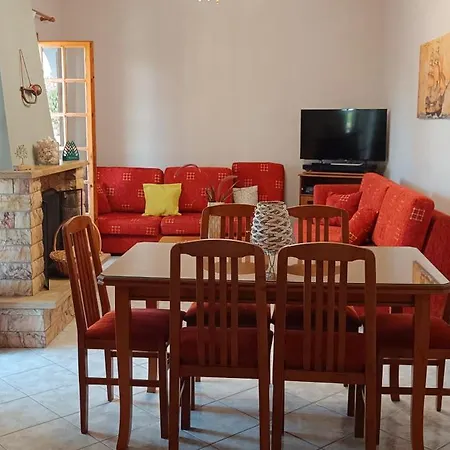 Tria Liodendra Corfu-sun * Petrití